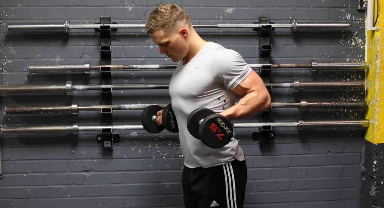 5 эффективных тренировок, которые помогут накачать сильные руки дома